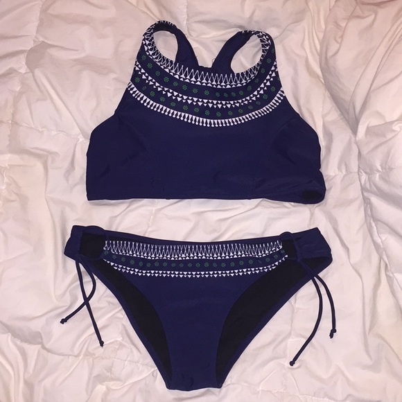 Bikini - Picture 3 of 4